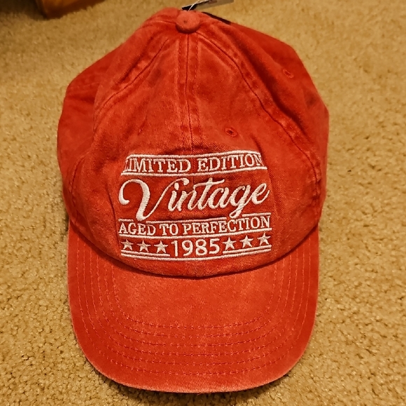 Red Vintage 1985 Cap - Picture 1 of 3